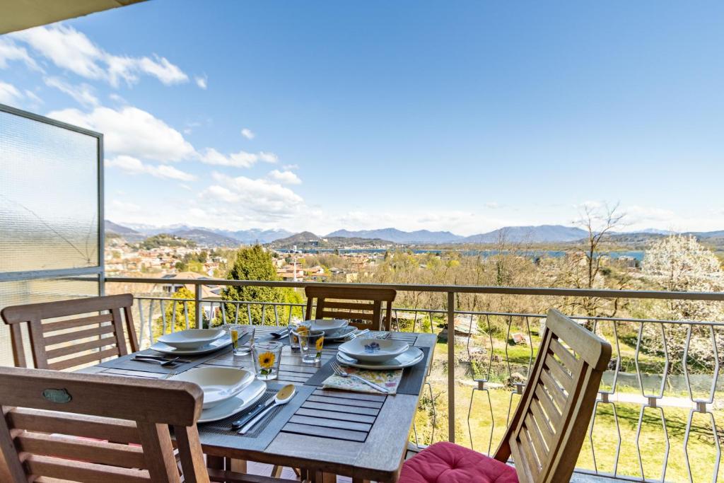 Pasadena House - Arona - Terrace with lake view - AC - By Guestaly - 1