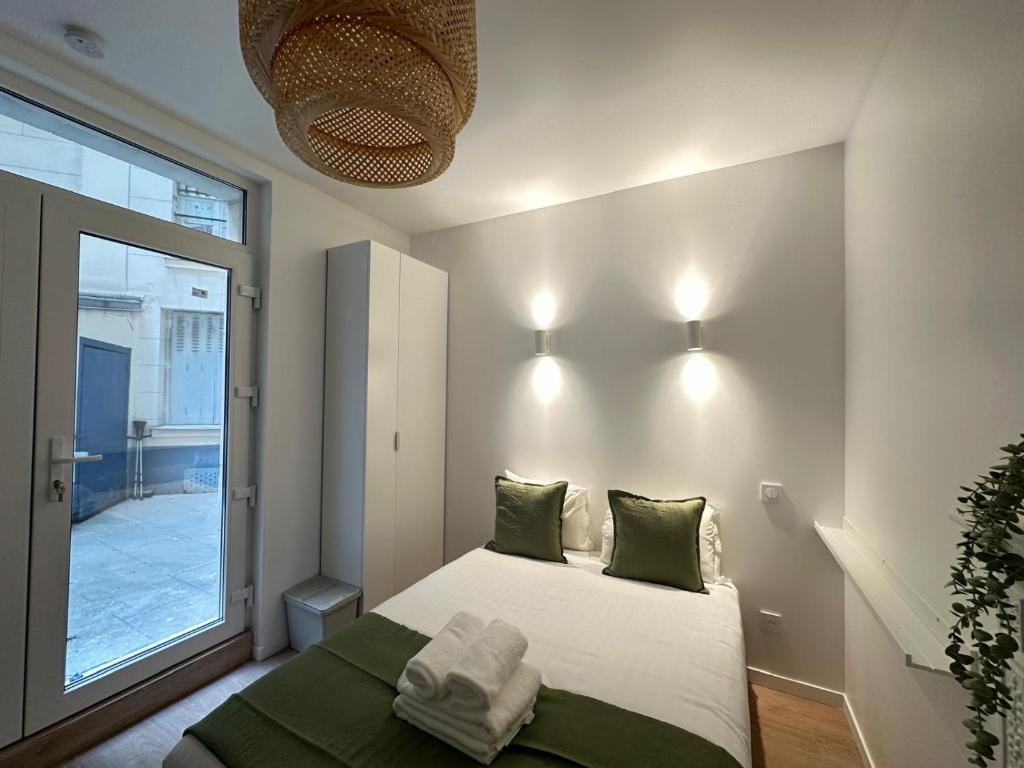 New 402 Suite Brigitte-Cosy Apartment Paris Center - 2