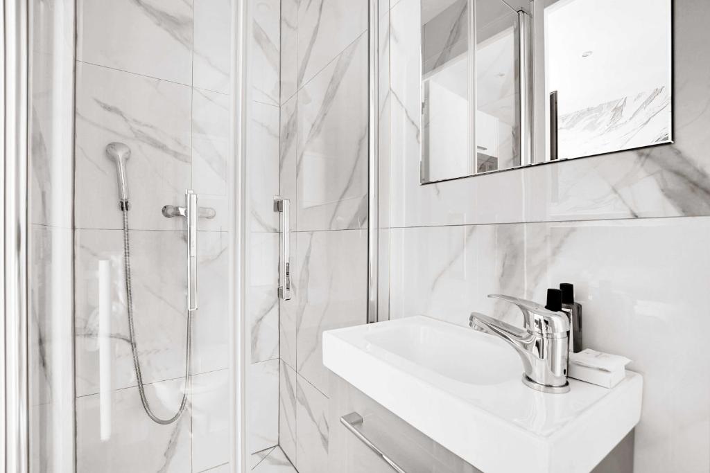 Modern Sutdio for 2 with A-C - Near Montmartre - 4