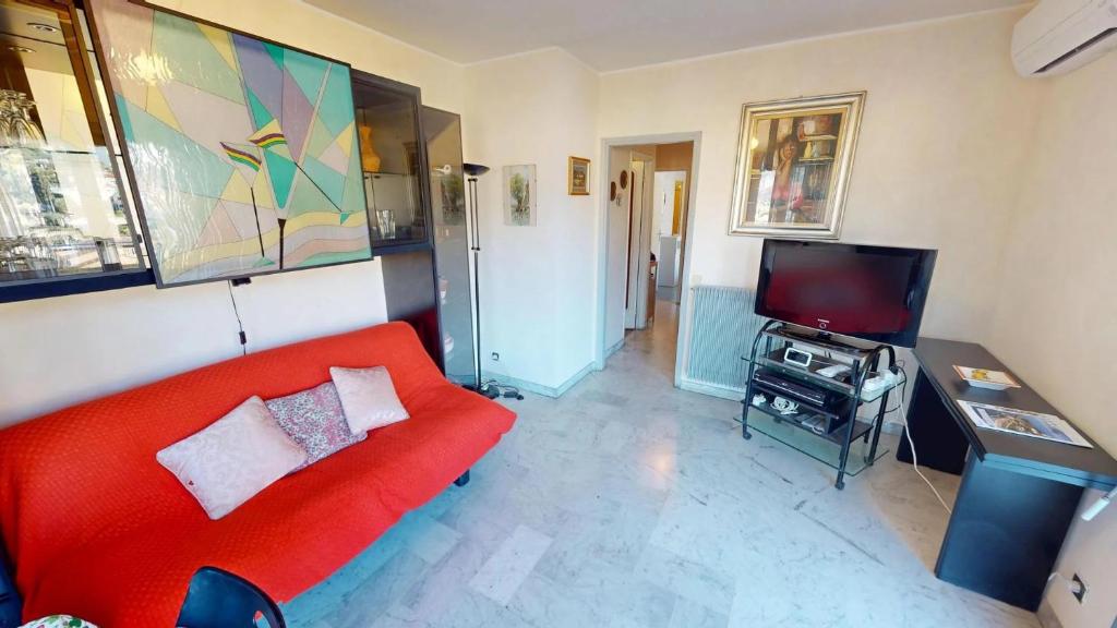 114FDM - Agréable 2P climatisé en dernier étage avec immense terrasse avec parking privé - 2