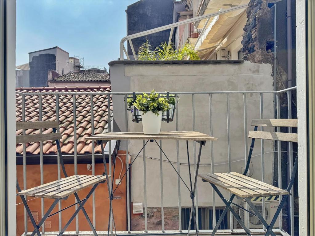 5 min Duomo Quiet and Central Apartment Catania Historic Center - 4