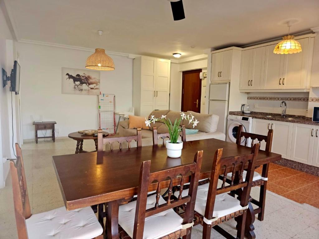 Lovely Town Centre Apartment - 5
