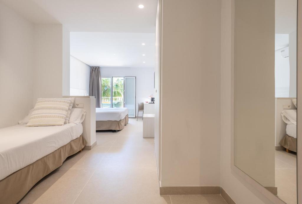 FLOR los Almendros Hotel — Hotel rooms in Peguera, Balearic Islands