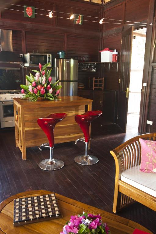 Kitchen, Robinson's Cove Villas - Deluxe Wallis Villa in Moorea Island