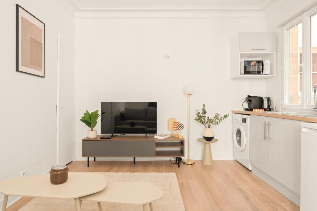 Near Le Marais, peaceful hideaway, Canal St-Martin - 4