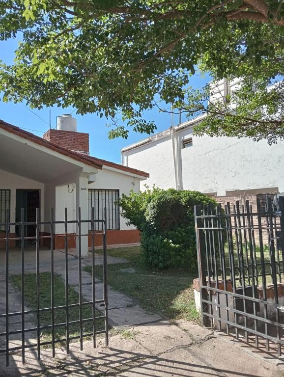 Casa con pileta privada en Villa Corlas Paz - Cerca del lago - 1