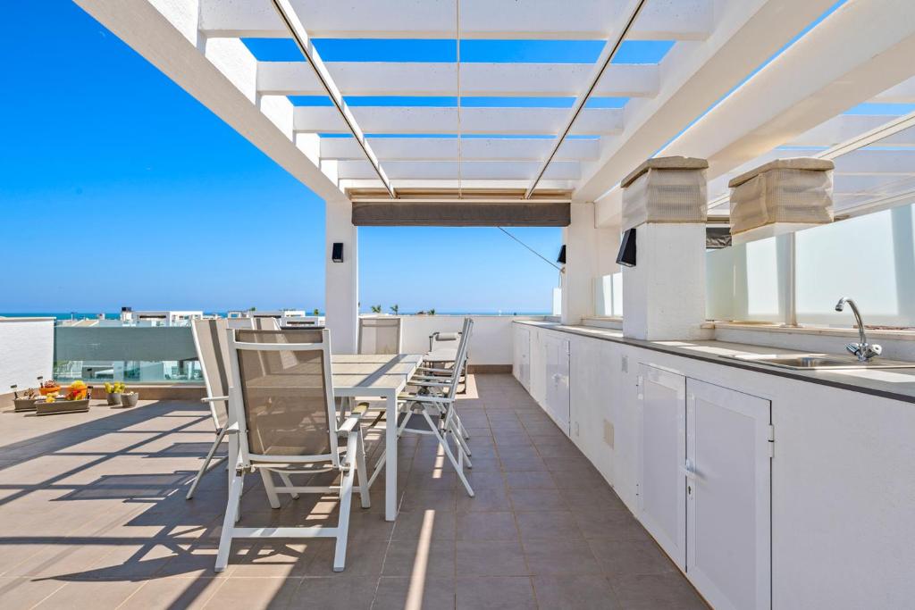Luxury Penthouse with private Rooftop Terrace, Pool, Punta Prima, Torrevieja - 2