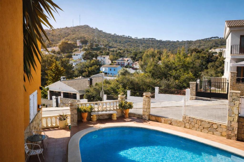 Sunny Private Pool Retreat with Terrace Calafell - 3