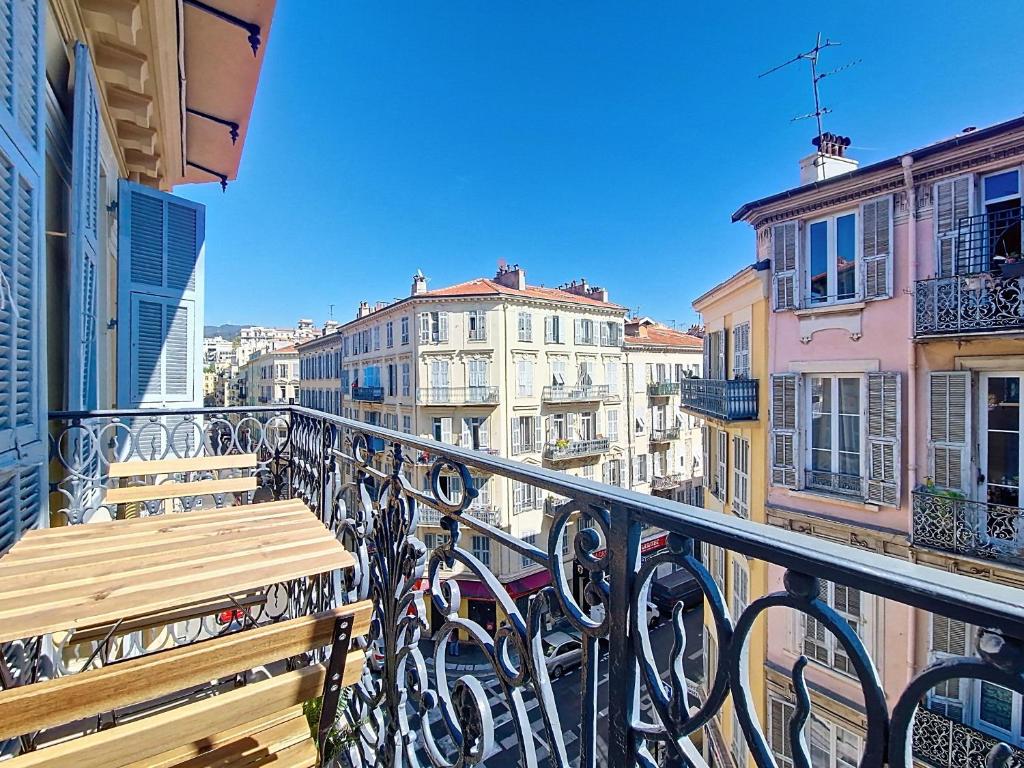 Nestor&Jeeves - URBAN RIVIERA - Central - Luminous - 3