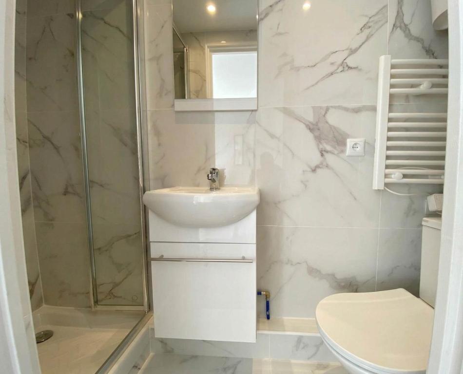 New 913 Apartment Josephine- Cosy Apartment Paris Center - 5