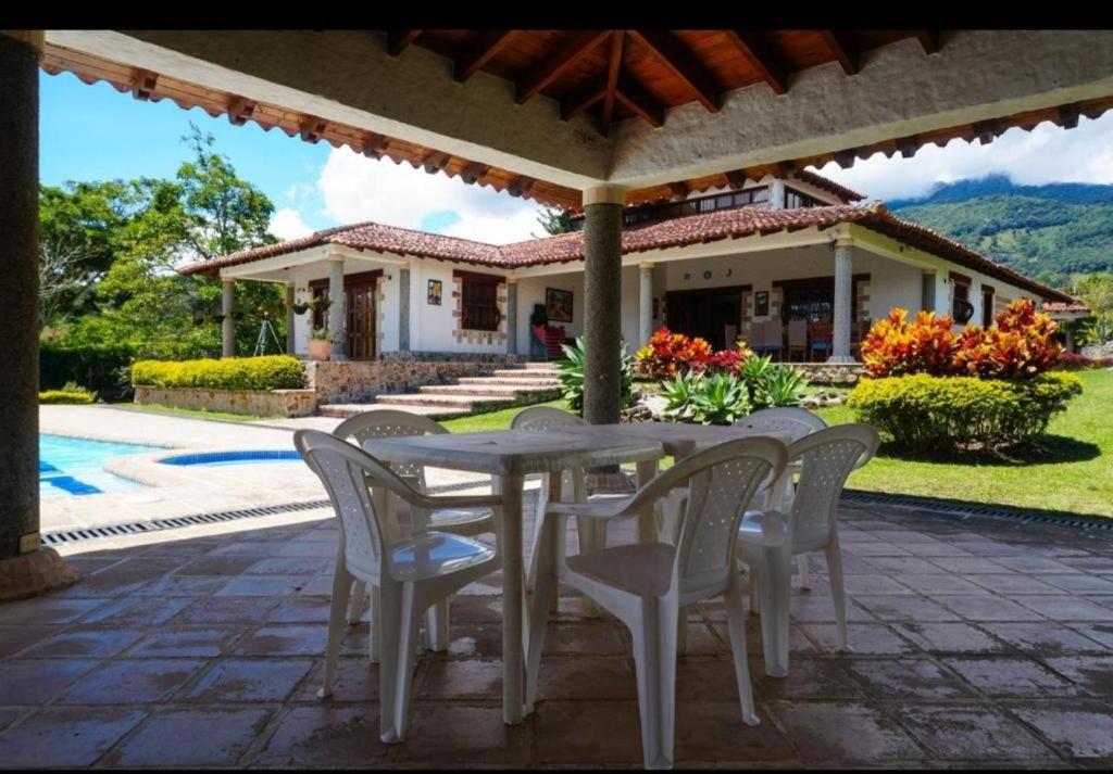 La Mona - 2