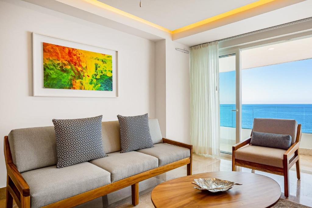 Oceanfront, 8th-floor condo with pool, pool spa & large balcony - 4