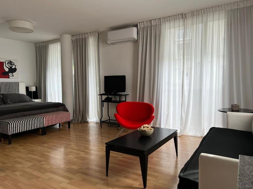 Apartamentos de Maria en Martinez! Av Libertador con Patio! - 5