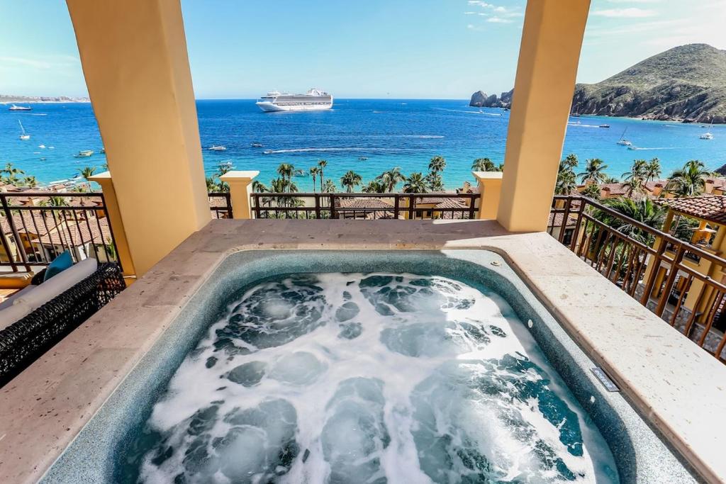 Luxury Beachfront Penthouse Hot Tub and Ocean Views - 1