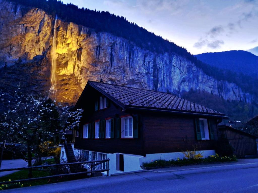 Chalet Bellevue Beautiful Waterfall view private Garden & free parking - 3
