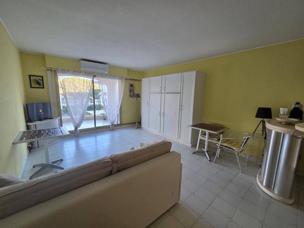 Quiet studio in Mandelieu-la-Napoule - 4