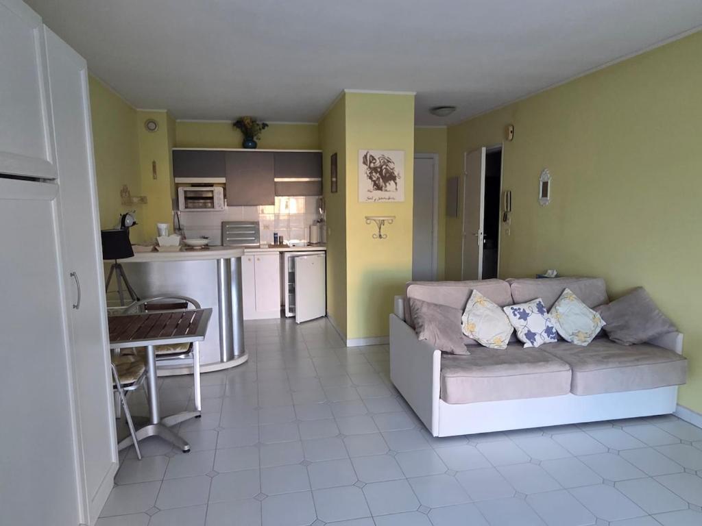 Quiet studio in Mandelieu-la-Napoule - 2