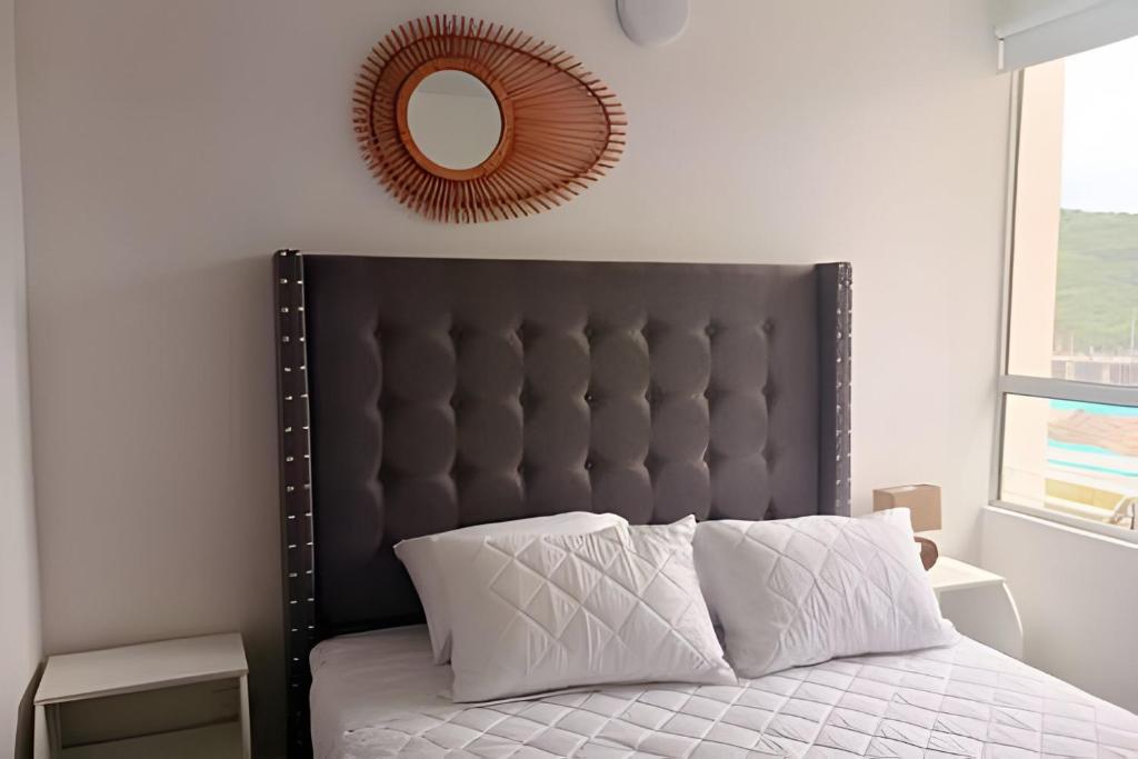 Perfect Getaway: 2 Queen Beds and Beach Just Steps Away - 5