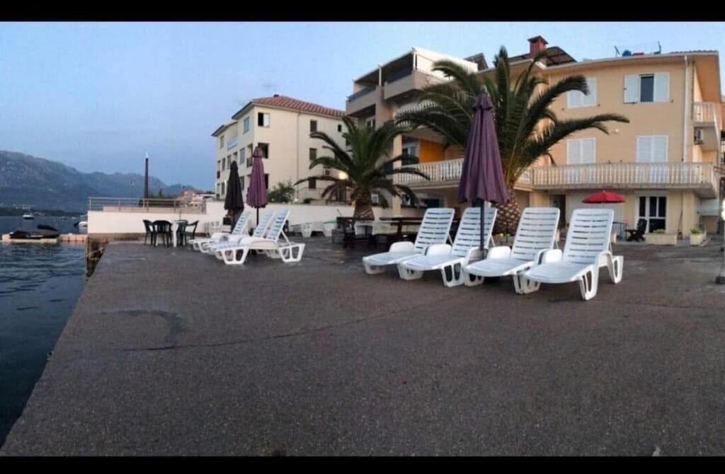 un site calme et unique au Montenegro Loue des logements les pieds dans l eau avec plage privée en face de l ile Saint Marco - 2