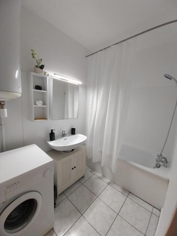 T2 tout confort 5 personnes 1 chambre avec balcon et garage Fréjus - 2