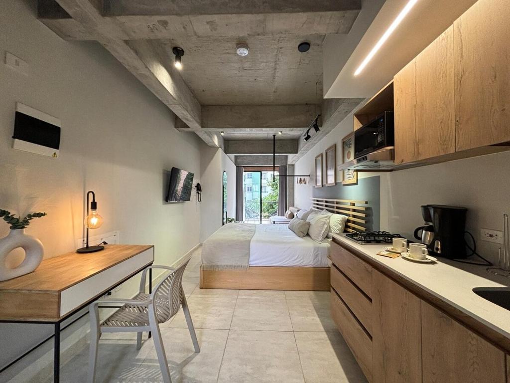Beautiful loft 30 living room balcony - 4