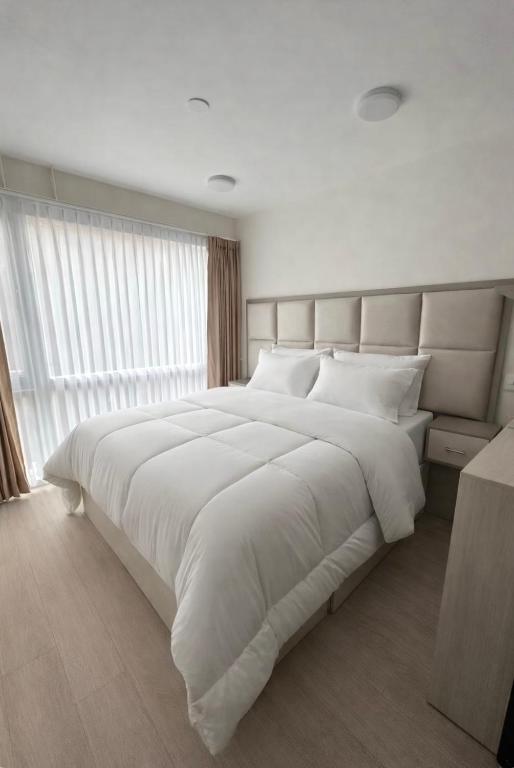 Elegant 1-Bedroom Apartment with Coworking Space - 1