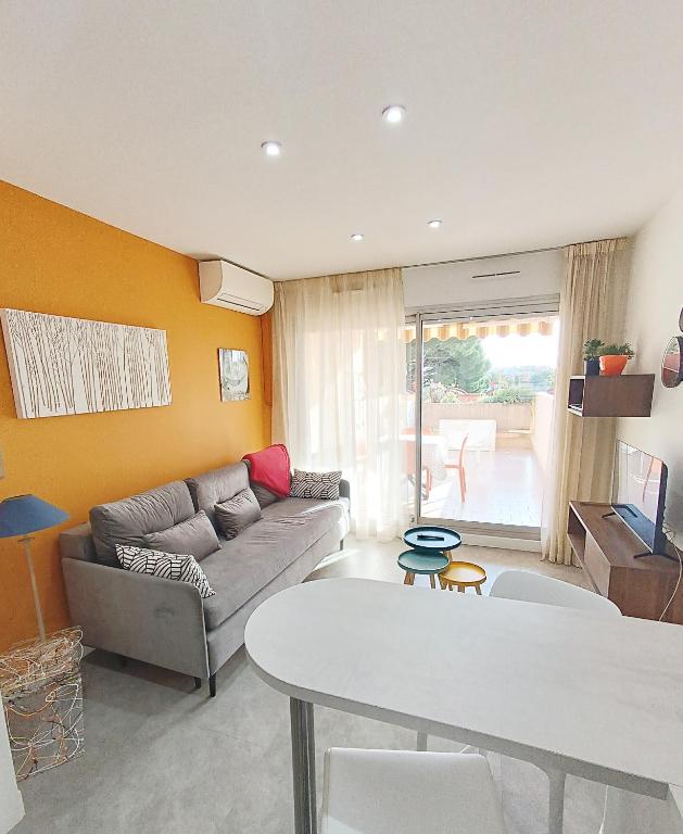 Parc Vélusine - T2 lumineux, 4 couchages, clim, terrasse, parking, 2 piscines&tennis - 1