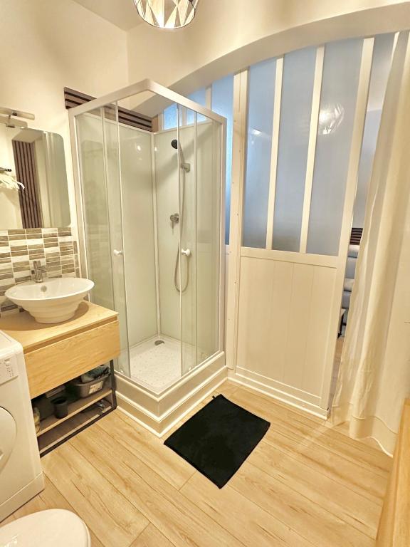 Studio romantique avec jacuzzi privé - aperçu mer - terrasse - parking gratuit - 5