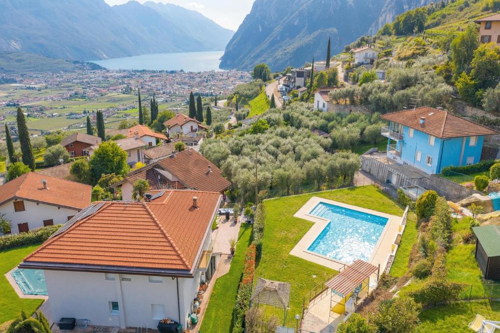 Olimpia Home - Terrace Dining and Pool - Happy Rentals - 2