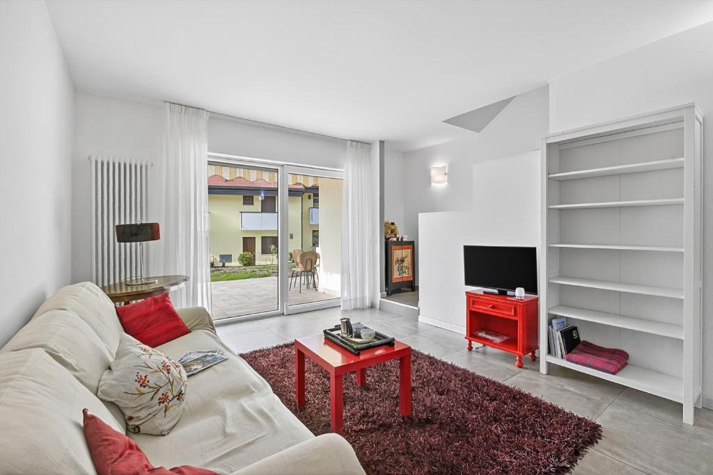 Olimpia Home - Terrace Dining and Pool - Happy Rentals - 3