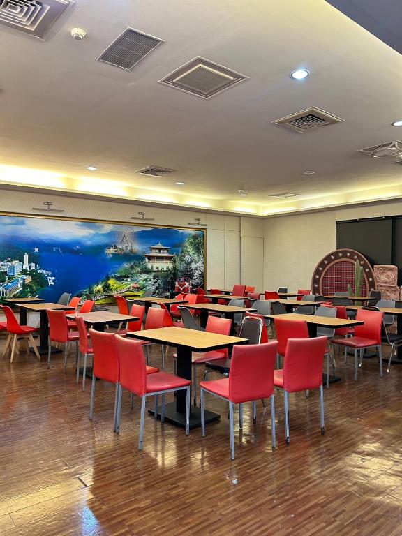Shared lounge/TV area