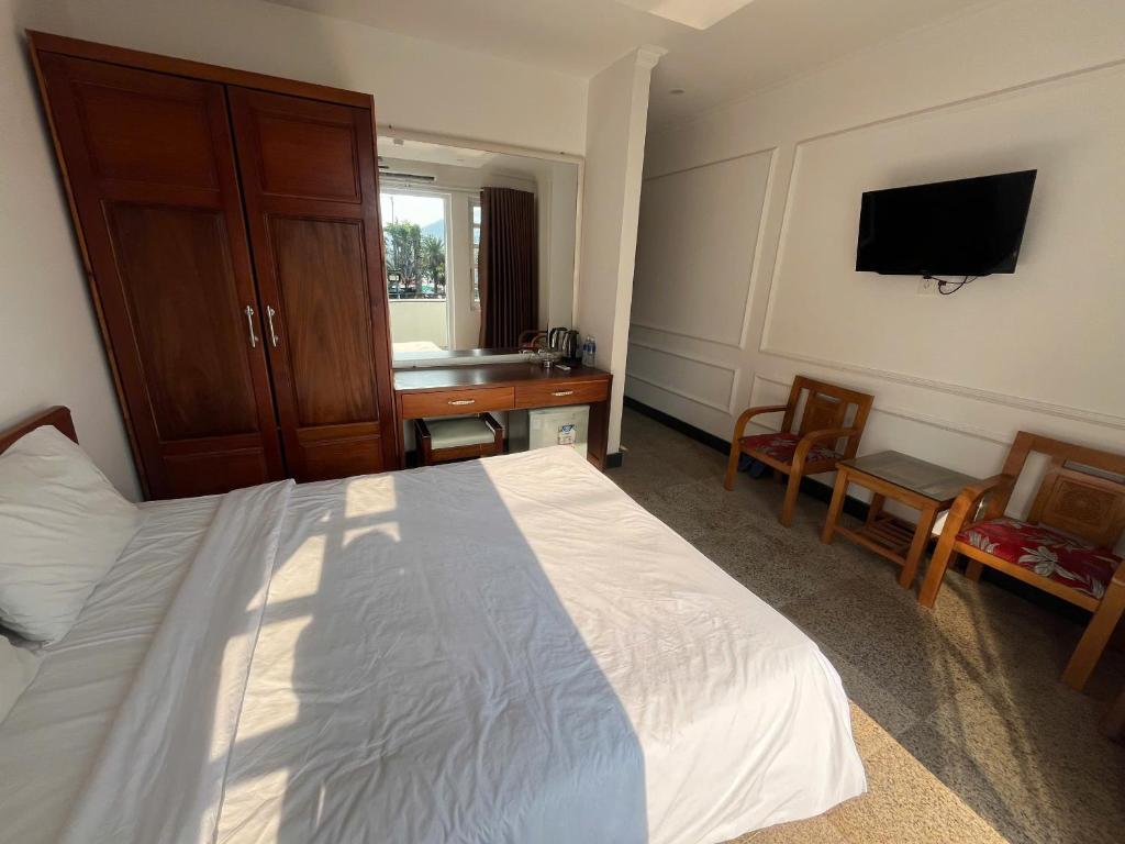 Shared lounge/TV area