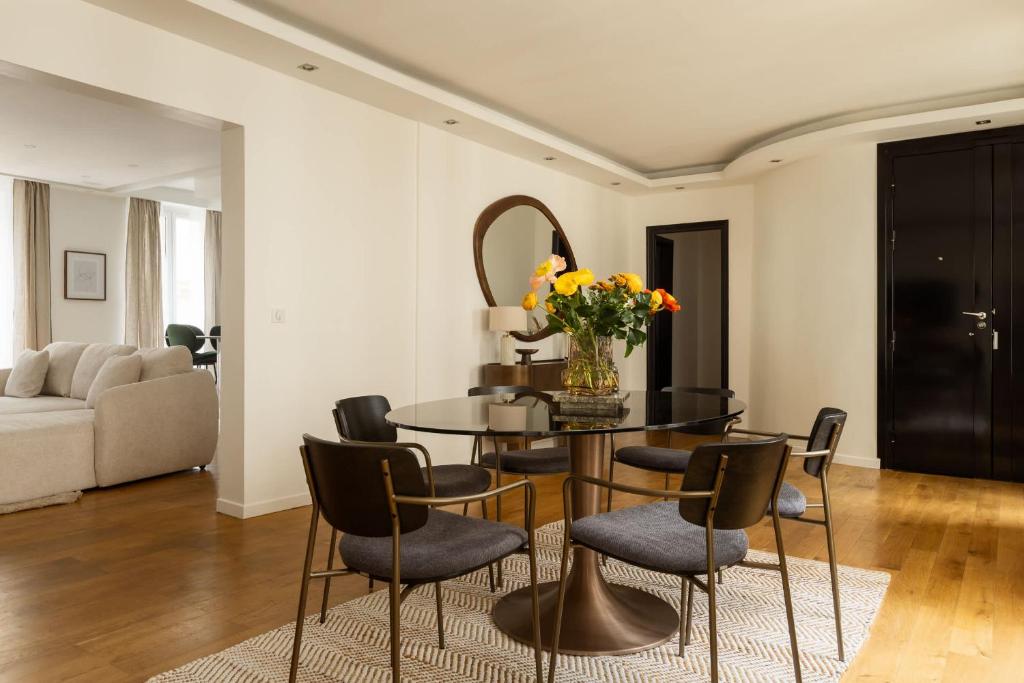 Champs Elysees Fancy Home 2BDR 6PPL - 3