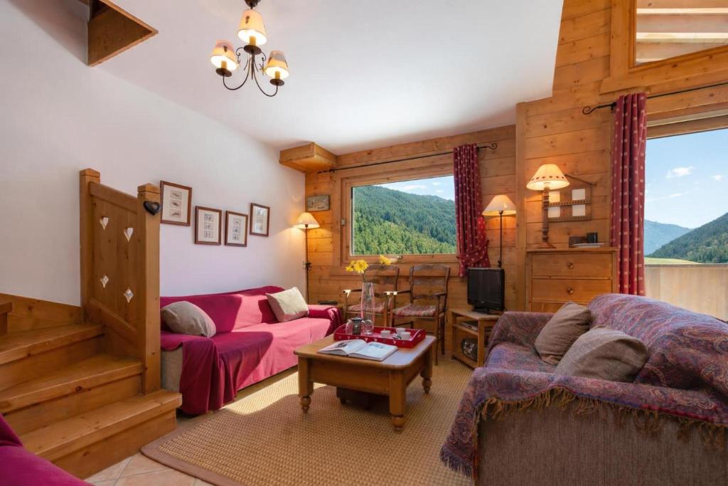 Apt BecD4 Chalet-Style with Parking for 8 - Happy Rentals - 3