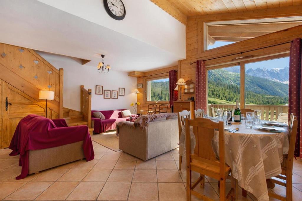 Apt BecD4 Chalet-Style with Parking for 8 - Happy Rentals - 4
