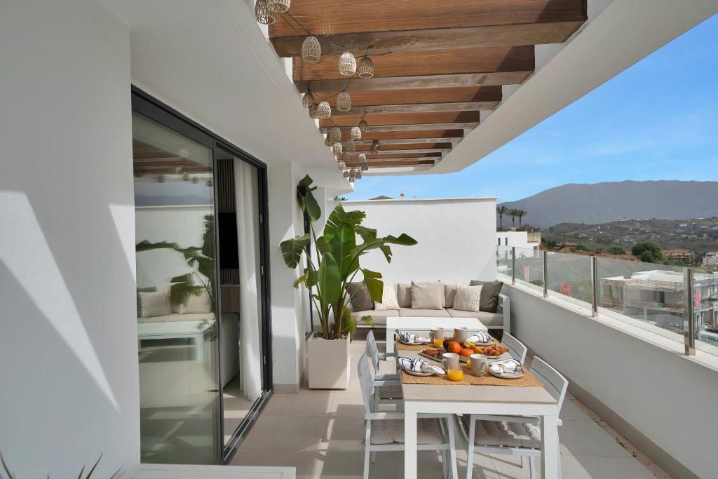 Luxe Penthouse Panoramic Sea View, Spa and Gym - 3