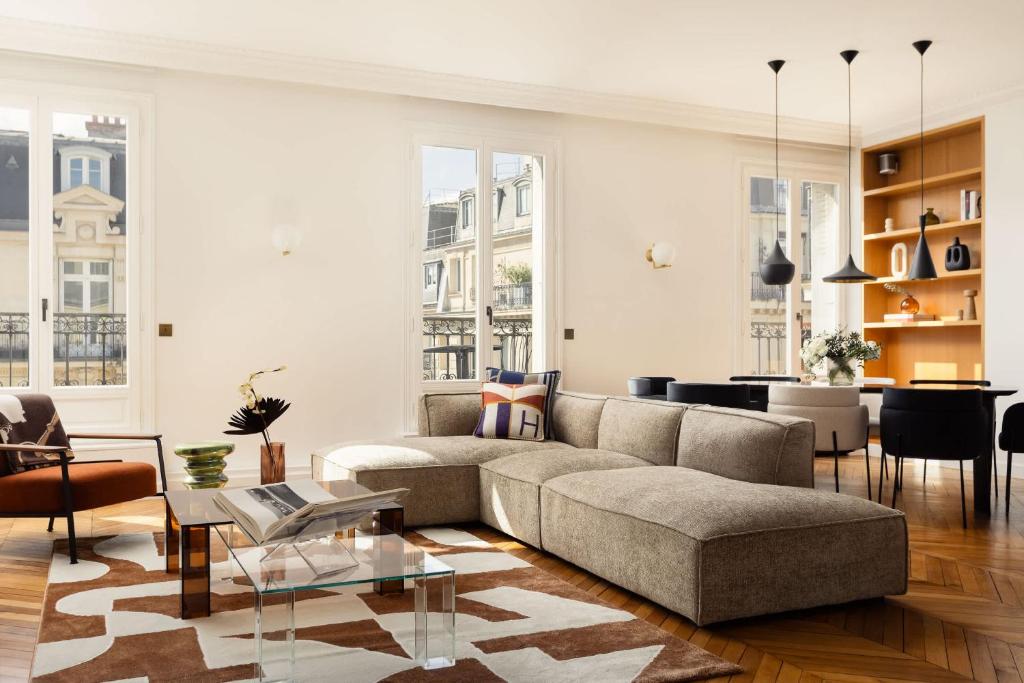 Montaigne Collection V 4BR 8PPL Duplex - 1