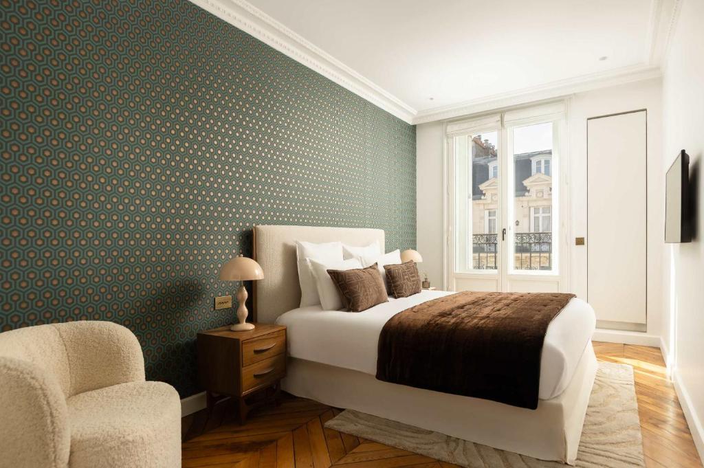 Montaigne Collection V 4BR 8PPL Duplex - 4
