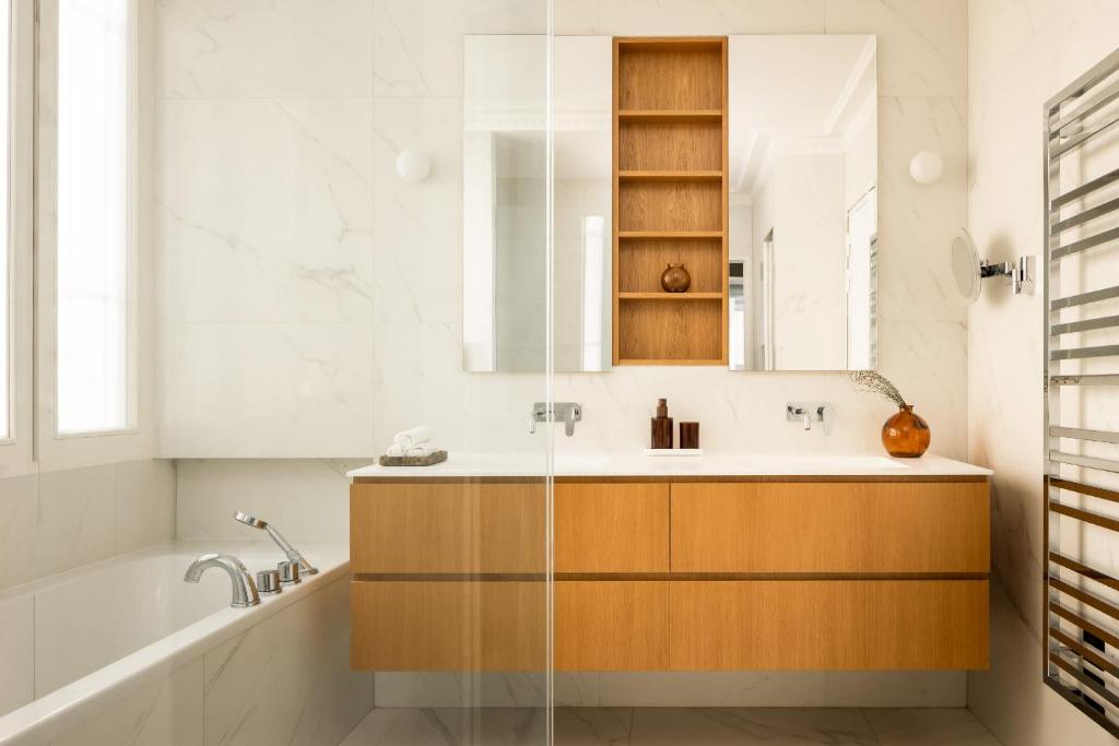 Montaigne Collection V 4BR 8PPL Duplex - 5