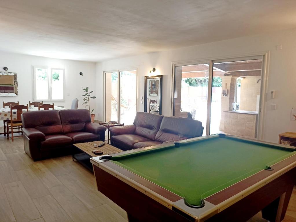Détente en Provence, Maison avec piscine privée, parking, billard, Centre - 2