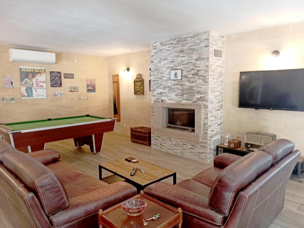 Détente en Provence, Maison avec piscine privée, parking, billard, Centre - 3