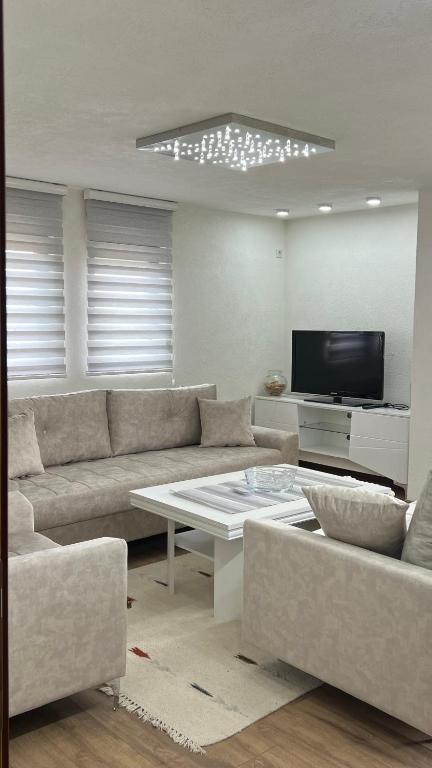 Behar Apartment with City View - 1