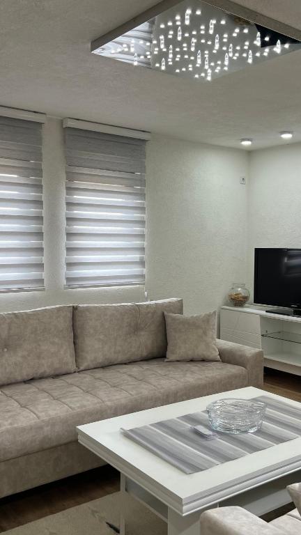 Behar Apartment with City View - 5
