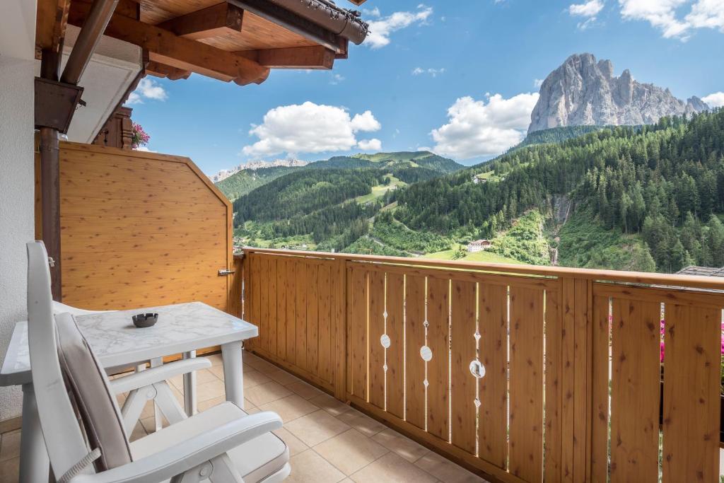 Garni Hotel Gardena App Dolomites 3 - 4