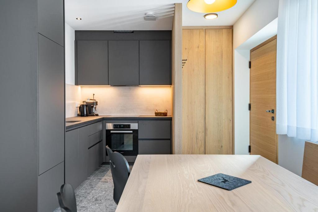 Mountain Meadows Apt 1 - 4