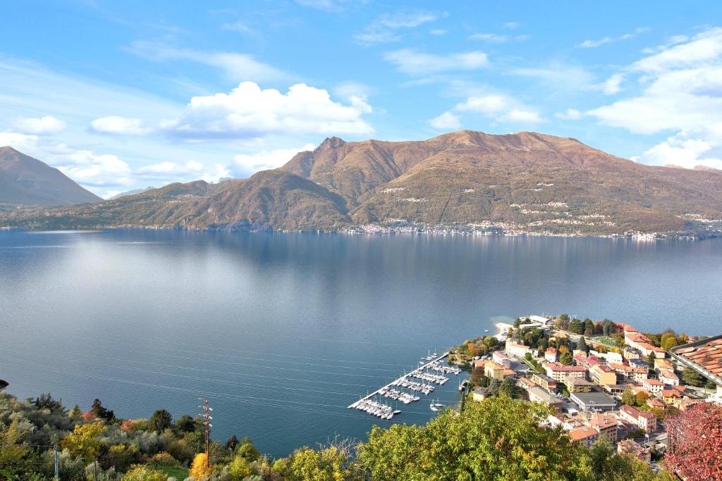 Ampia vista sul lago di Como - 3