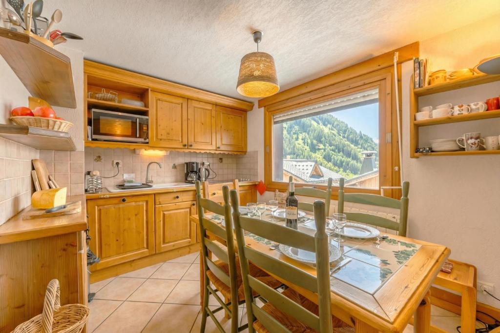 Alpine Duplex w/ Balcony & Fireplace - Happy Rentals - 5