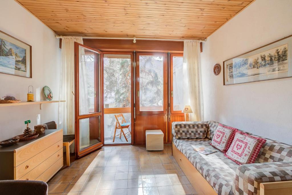 Slalom 73 few Steps from Skiing - Happy Rentals - 3