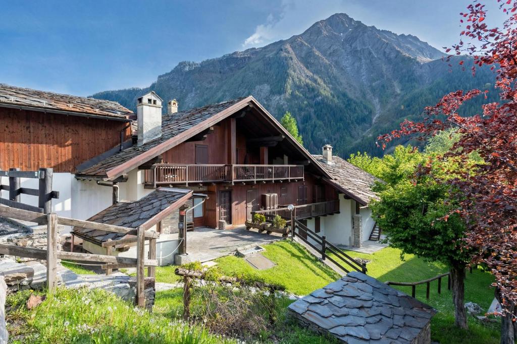 Charming Apart with Garden in Courmayeur - Happy Rentals - 2