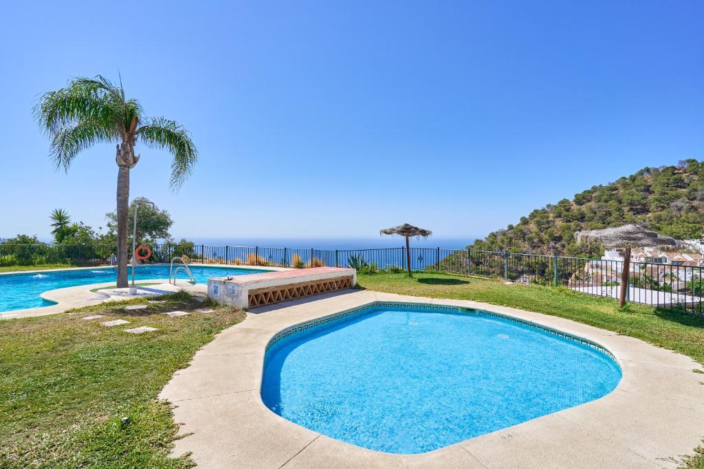 Stunning sea views pool garden - 2